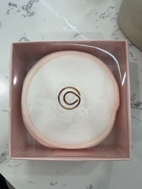 Reusable White and Pink Makeup Remover Pad - Gentle Daily Cleansing
